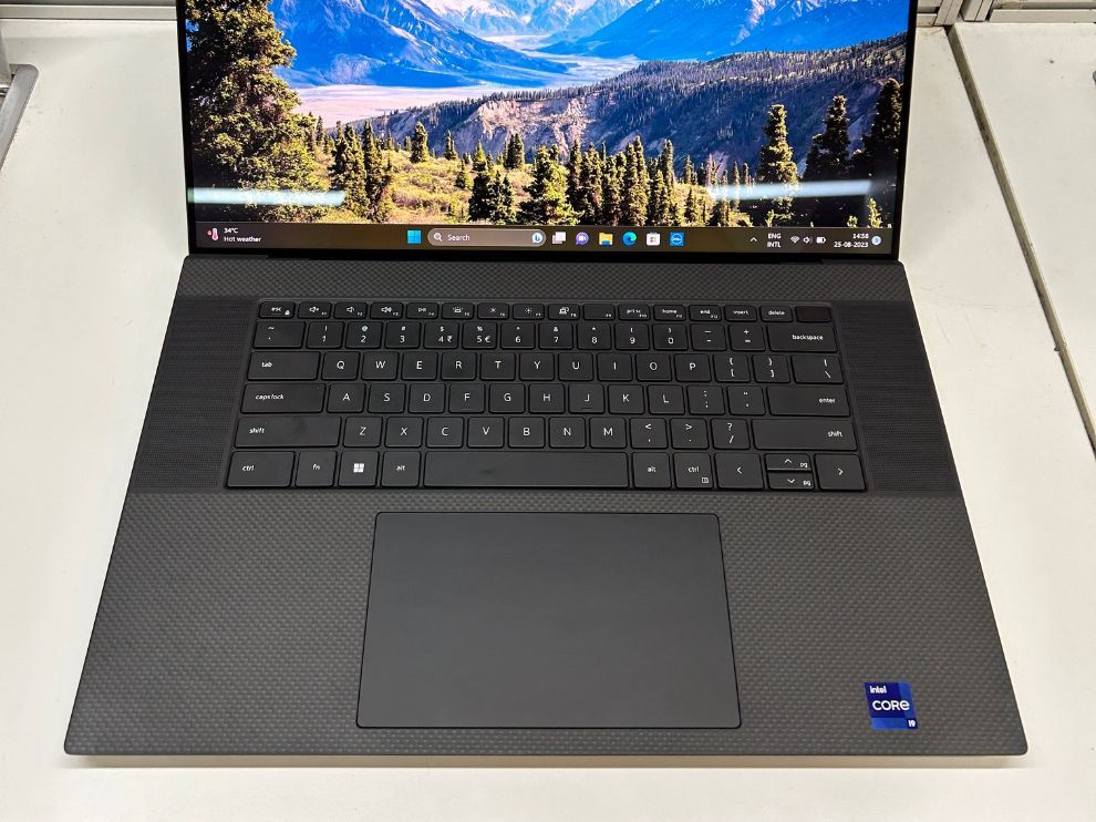 Dell XPS 17 Review keyboard